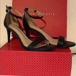 Kelly & Katie “Kirstie” Sandal Pump